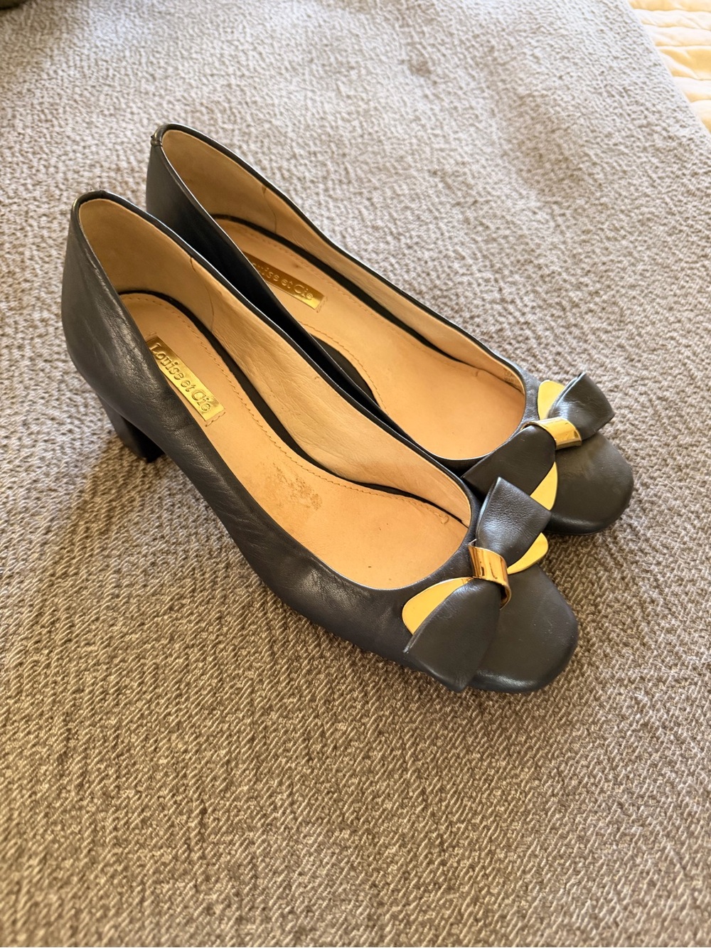Louise et Cie Navy Pumps with Bow and Gold Accent